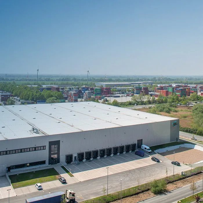 „Możemy skalować pojemność systemu AutoStore w dowolnym momencie, nawet podczas bieżącej działalności. Dzięki temu jesteśmy przygotowani na przyszły rozwój.”: Rico von Hollen, Asystent Kierownictwa Handlowego L.I.T. Lager & Logistik GmbH