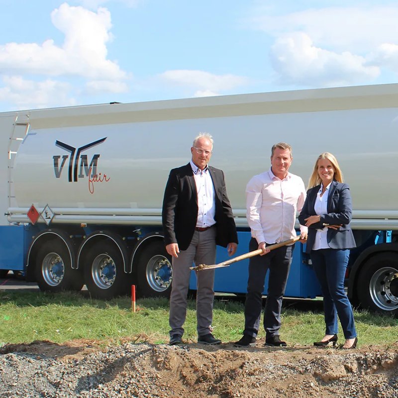 SCHARF TRANSPORT STEIGT IN DAS TANKSTELLEN-NETZ DER VTM FAIR GMBH EIN: »Bei den Spediteuren wächst der Wunsch, sich beimKraftstoffeinkauf selbst zu organisieren, anstatt von Preisschwankungen und dem intrans-parenten Markt abhängig zu sein.«